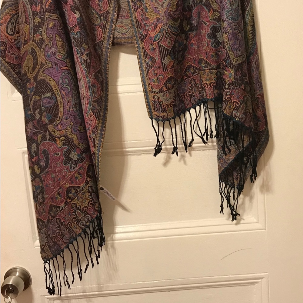NWOT. Modern Expressions Multicolor Paisley scarf. - Picture 7 of 9
